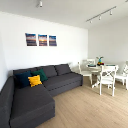 103 - Beachside Renovated 1br W Private Garden *