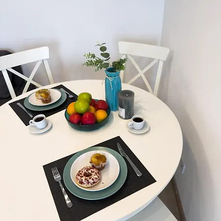 103 - Beachside Renovated 1br W Private Garden *