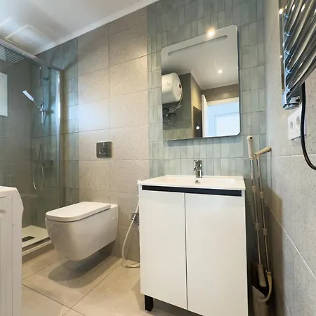 103 - Beachside Renovated 1br W Private Garden Apartamento Cambrils