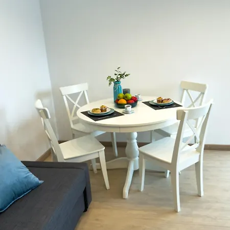 103 - Beachside Renovated 1br W Private Garden Apartamento