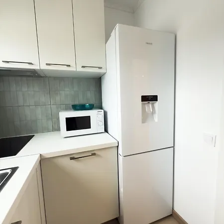 103 - Beachside Renovated 1br W Private Garden Apartamento