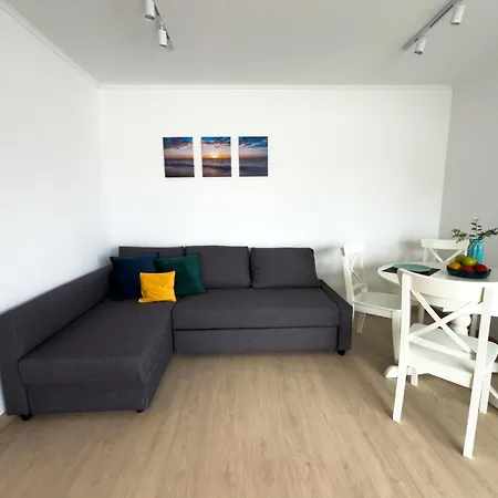 103 - Beachside Renovated 1br W Private Garden Apartamento Cambrils